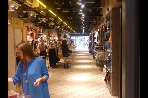 Urban outfitters fashion island hot sale